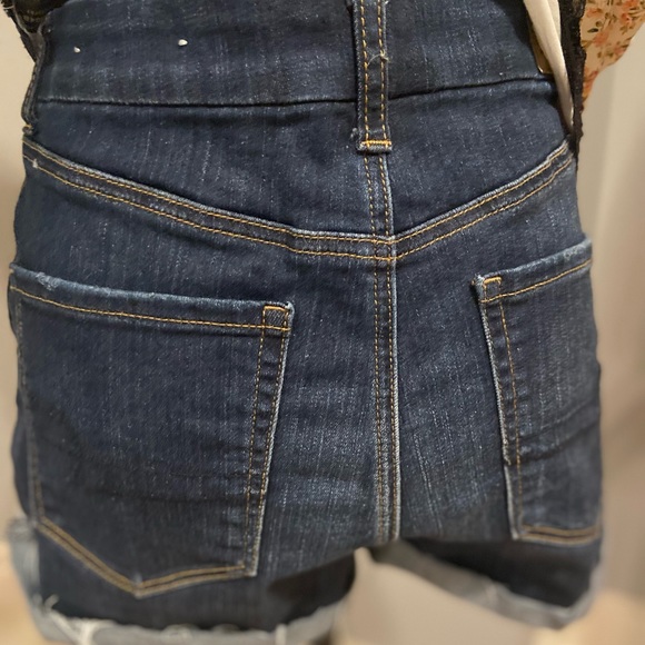 VSCO ensemble! Shorts, top and choker - Picture 8 of 10